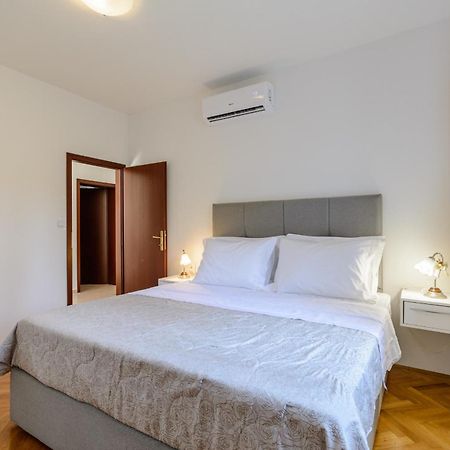 Apartment Marcela Sutivan ภายนอก รูปภาพ