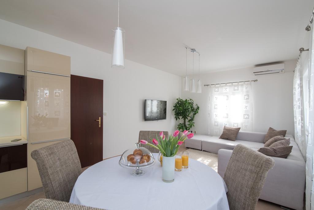 Apartment Marcela Sutivan ภายนอก รูปภาพ